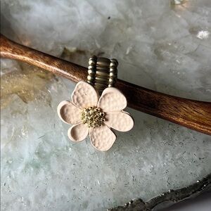 🌼 Clover Flower Ring in Creamy Pink, size adjustable, Floral Fairy